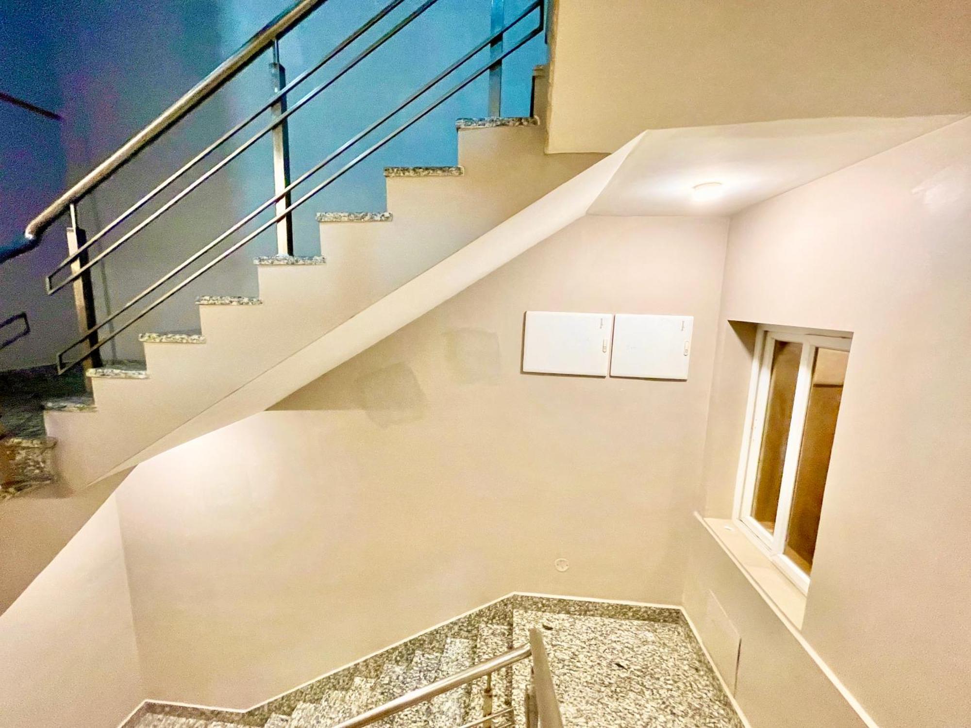 Hotel Rb International ! Puri Near-Sea-Beach-And-Temple Fully-Air-Conditioned-Hotel With-Lift-And-Card Payment Accepted-Parking-Facility, Best Hotel In פורי מראה חיצוני תמונה