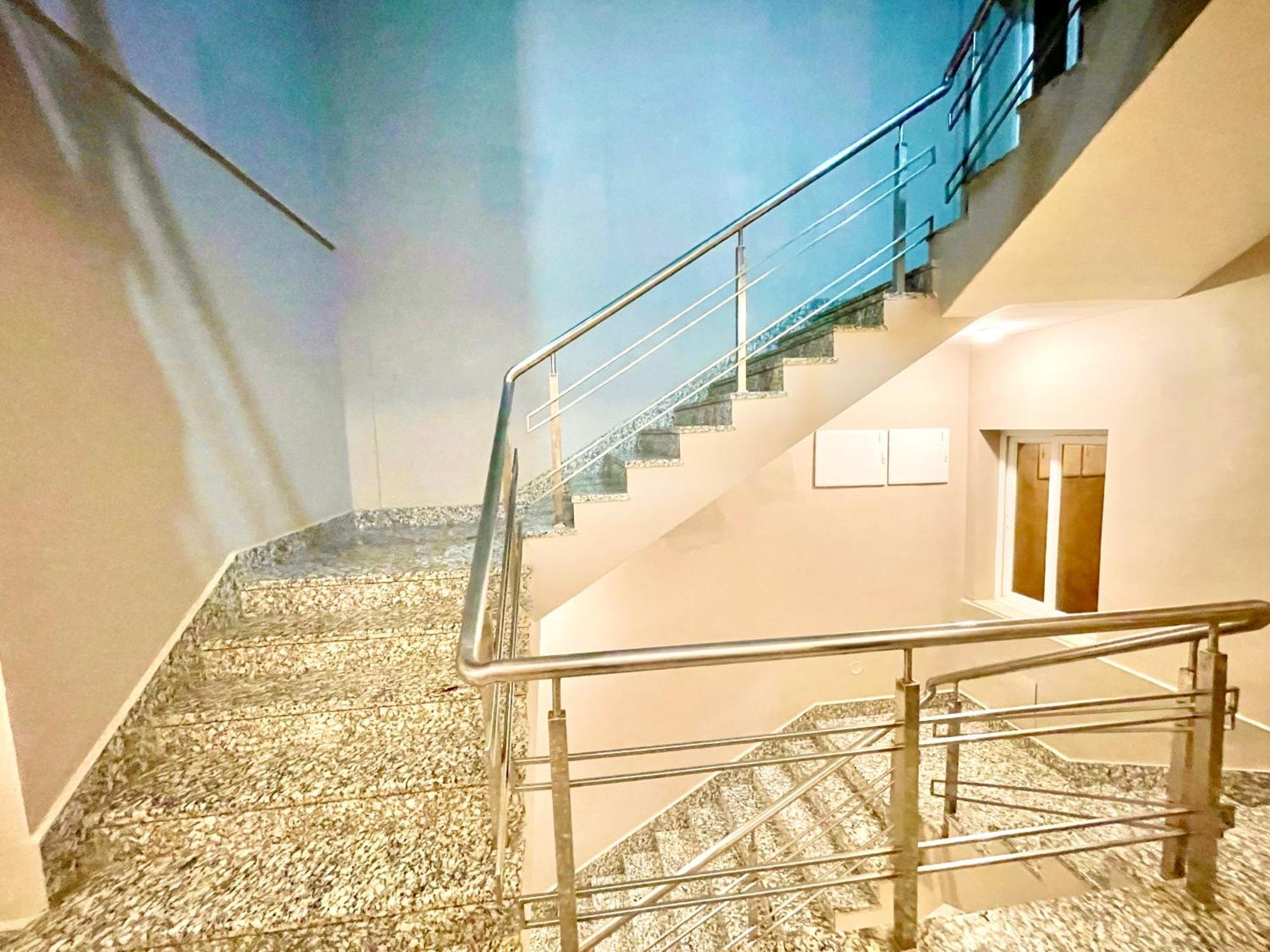 Hotel Rb International ! Puri Near-Sea-Beach-And-Temple Fully-Air-Conditioned-Hotel With-Lift-And-Card Payment Accepted-Parking-Facility, Best Hotel In פורי מראה חיצוני תמונה