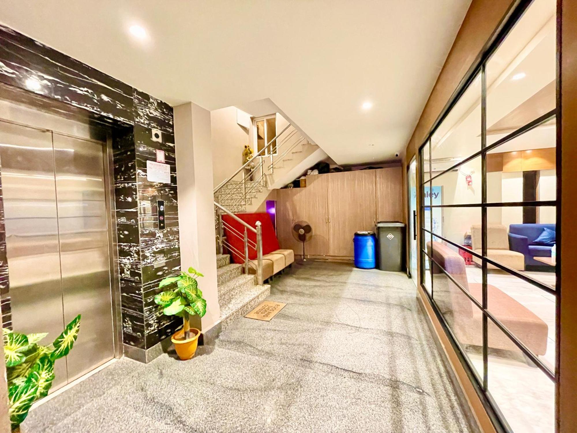 Hotel Rb International ! Puri Near-Sea-Beach-And-Temple Fully-Air-Conditioned-Hotel With-Lift-And-Card Payment Accepted-Parking-Facility, Best Hotel In פורי מראה חיצוני תמונה