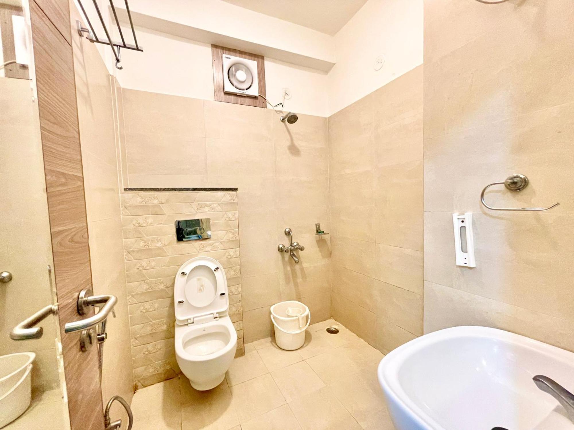 Hotel Rb International ! Puri Near-Sea-Beach-And-Temple Fully-Air-Conditioned-Hotel With-Lift-And-Card Payment Accepted-Parking-Facility, Best Hotel In פורי מראה חיצוני תמונה