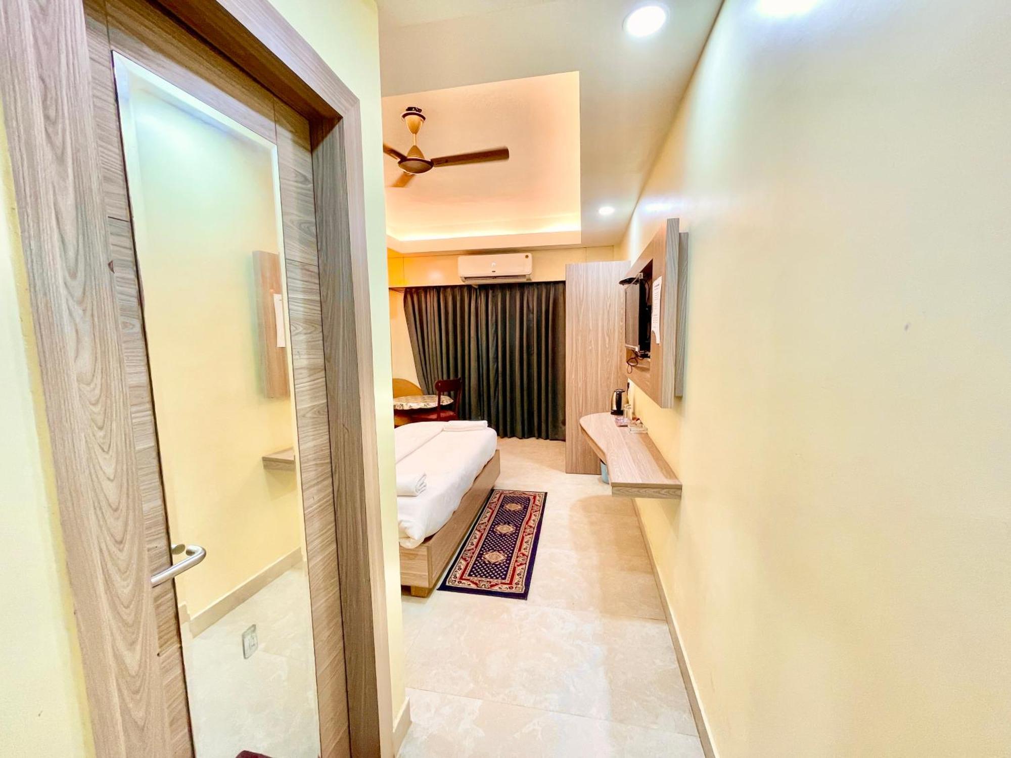 Hotel Rb International ! Puri Near-Sea-Beach-And-Temple Fully-Air-Conditioned-Hotel With-Lift-And-Card Payment Accepted-Parking-Facility, Best Hotel In פורי מראה חיצוני תמונה